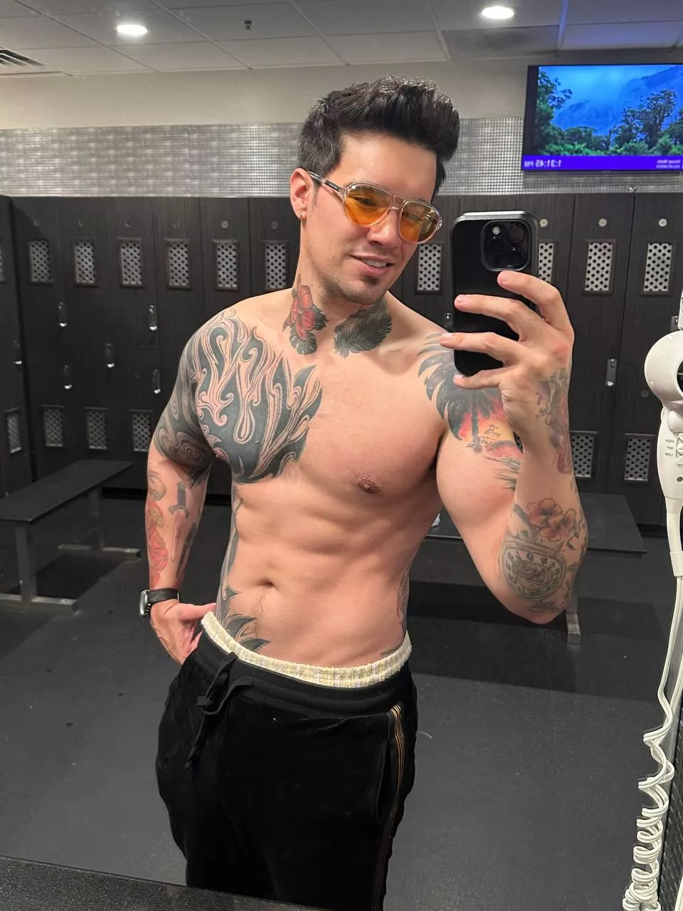 All set to go wild with this look! 💪