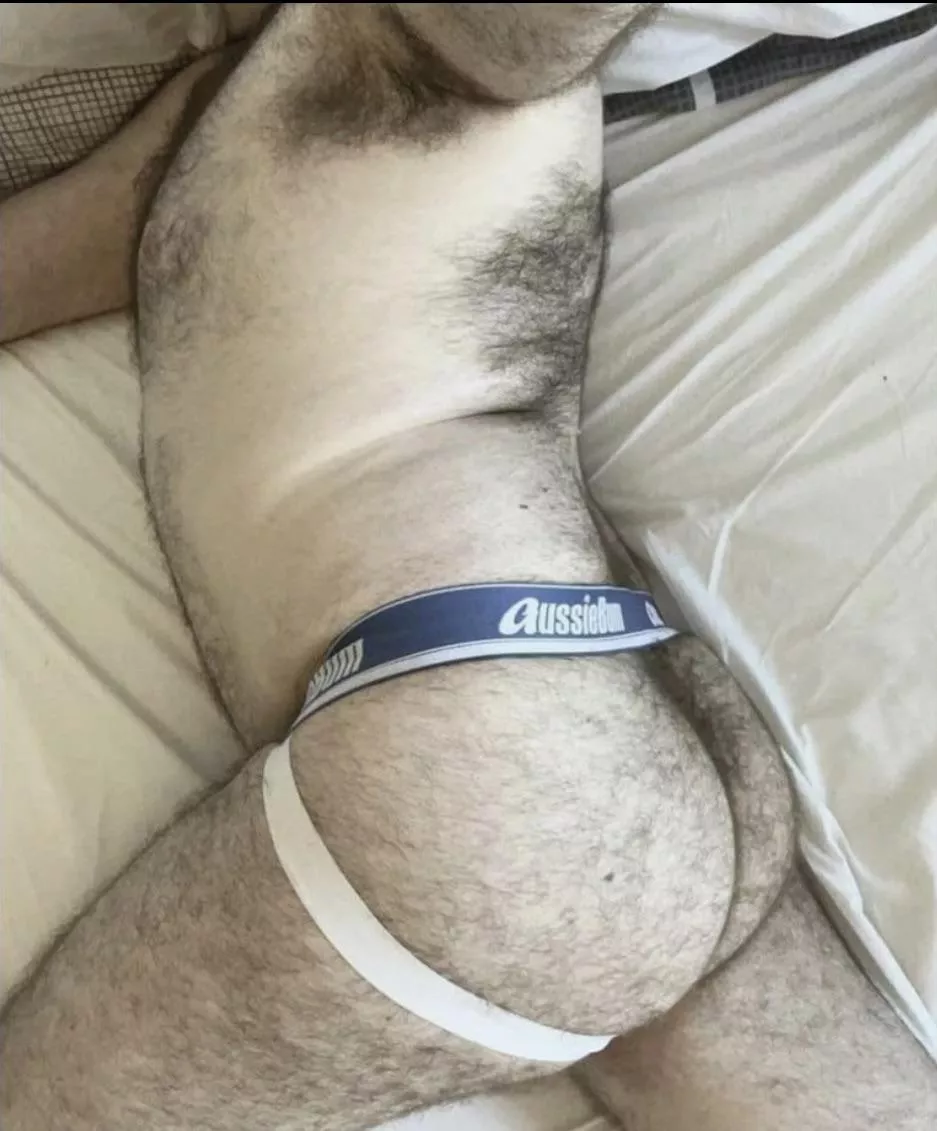 Attention! Cub in major heat right here 😉 [30]