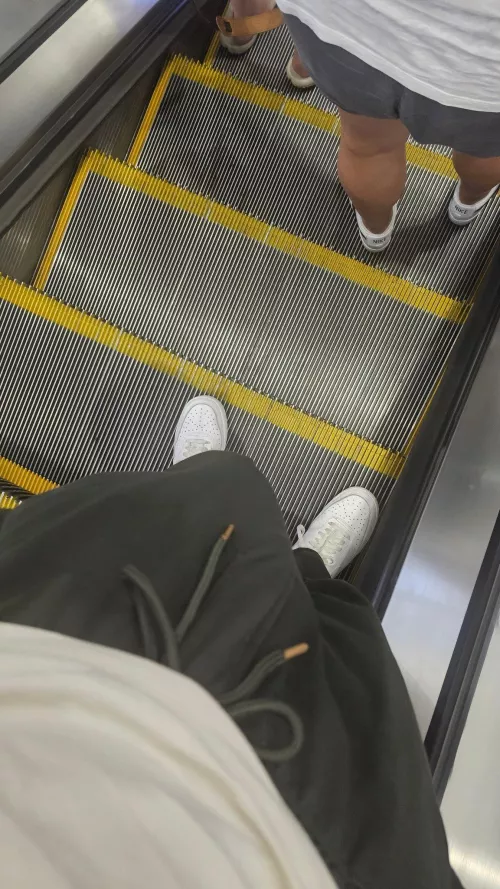 Great sweatpants season are coming (28)