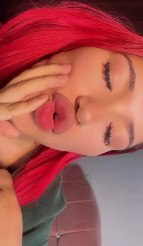 Kiss my juicy lips (or if you have any other idea i'll take it)