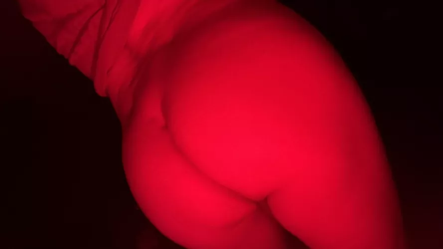 leave a “🍆”and i’ll send you a my big bubbly ass, no clickbait