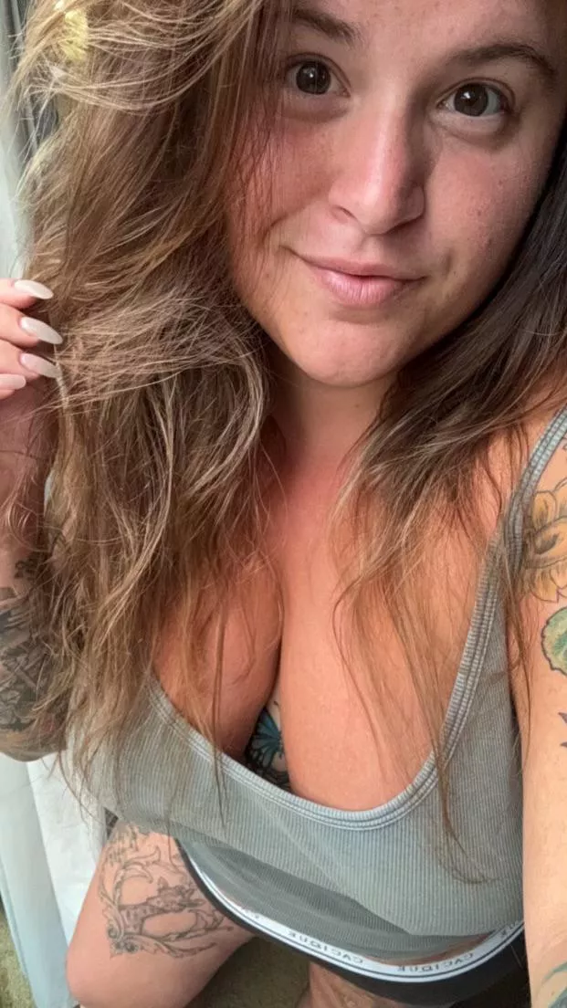 let these sexy tatted bbw curves seduce you !