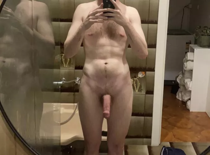 Mirror selfie (m)