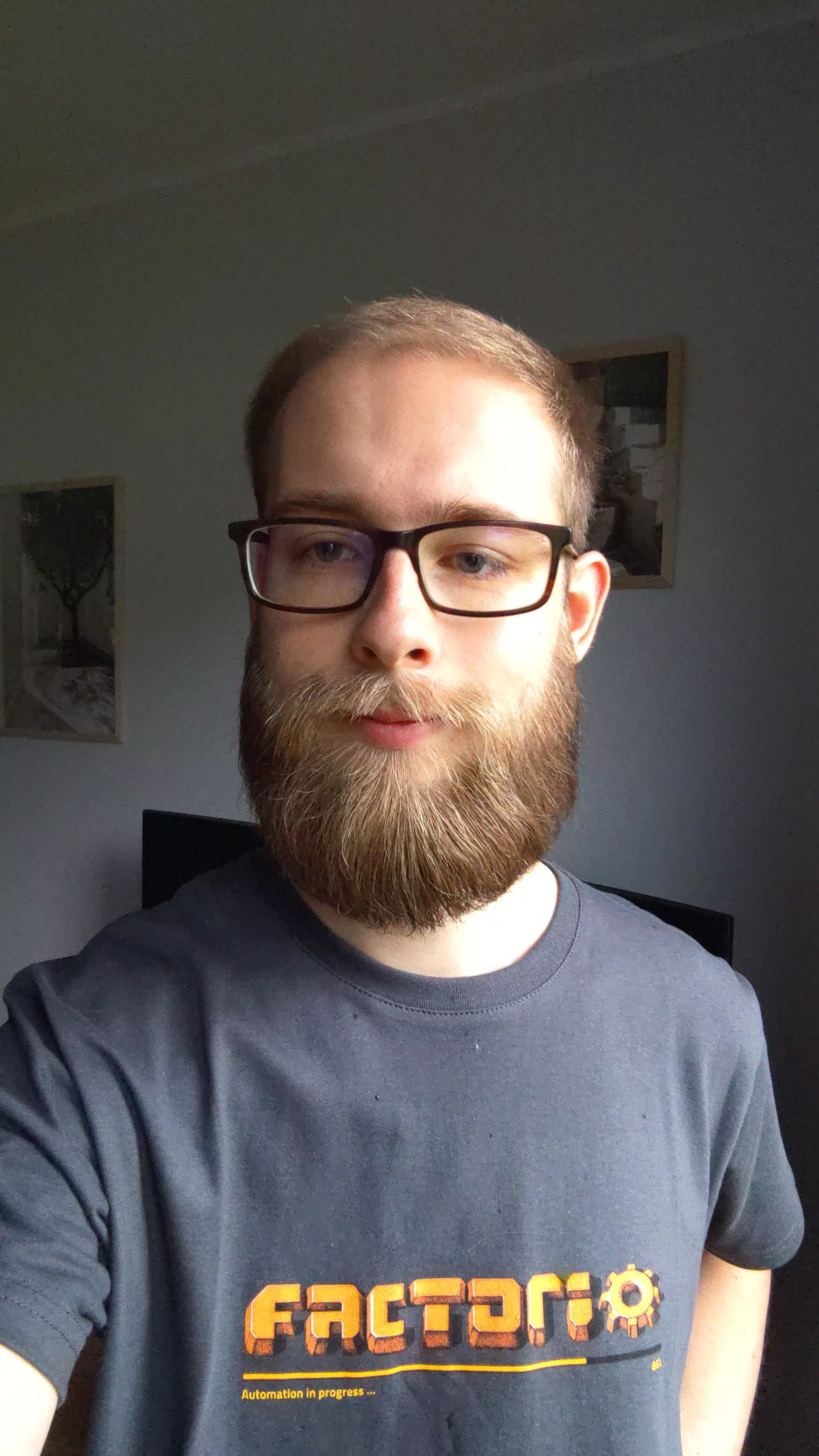 26, UK. Looking for a bear to cuddle and play with!