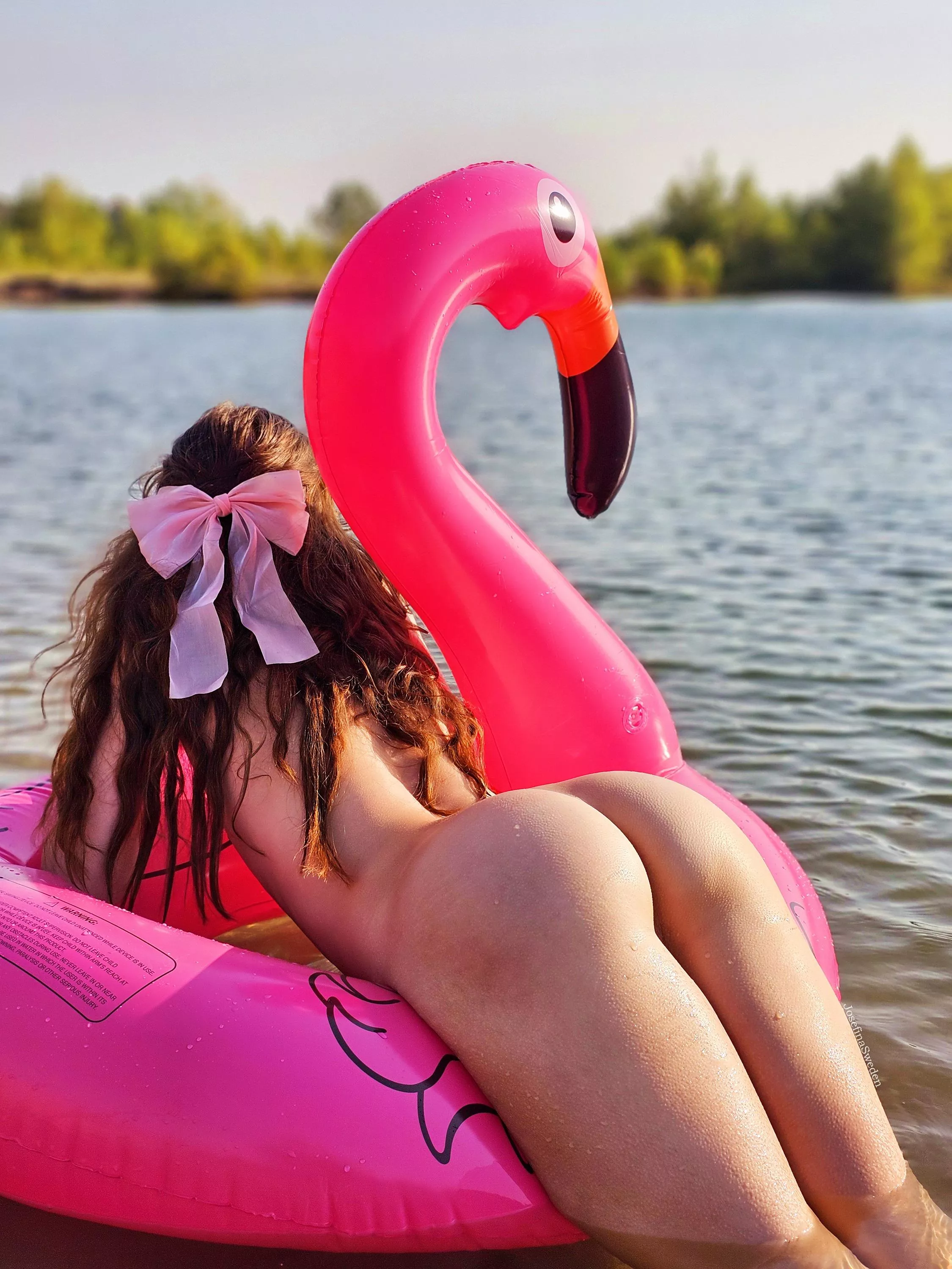 May I tempt you to [f]uck my little butt on my pink swan? 😋