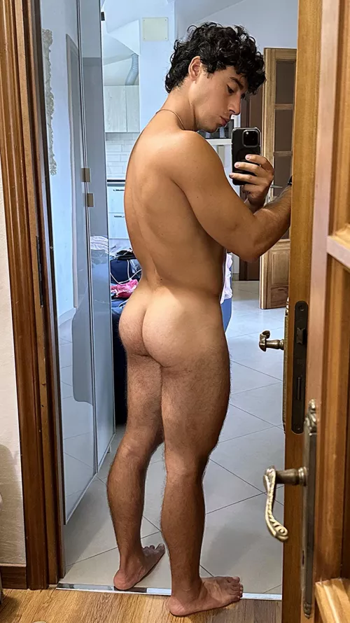 Say yes and I send u my butthole