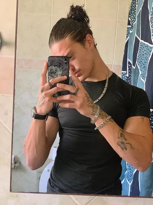 Veiny arms, do you like it?