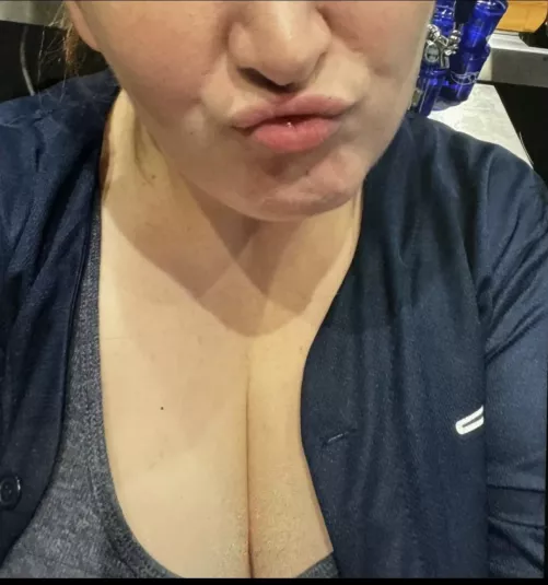 Who wants to stroke with me to my wife??😈😈