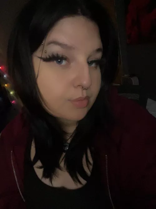 18f, chubby pierced babe :p