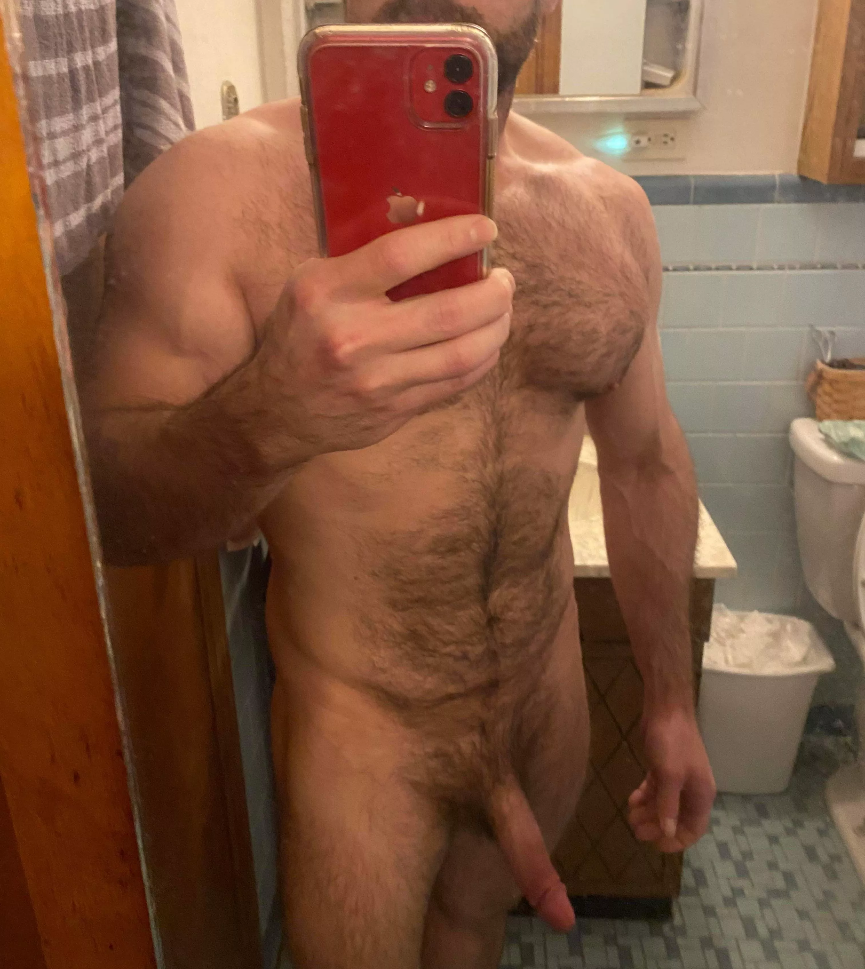 (39) Big, muscular, and hairy! Hope everyone is having a great Sunday 