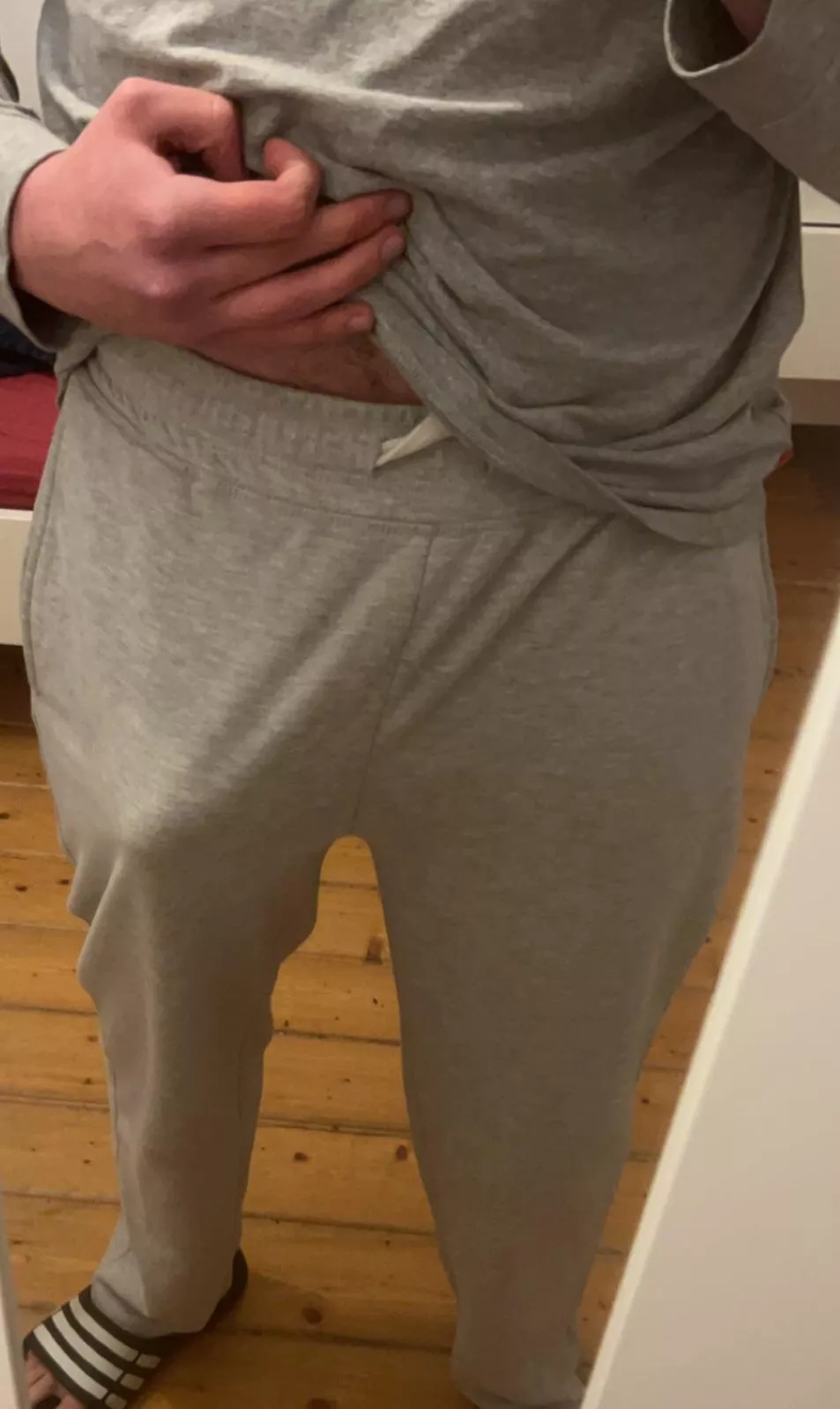 I shouldn’t wear grey sweatpants anymore (22)