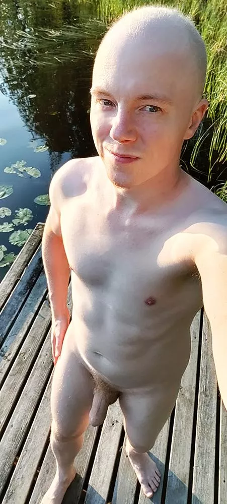 I wanted to post in this sub, so I (m) took my clothes off