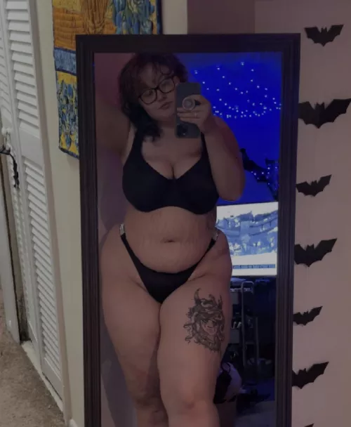 Obsessed with history documentaries but this look is pretty good too 