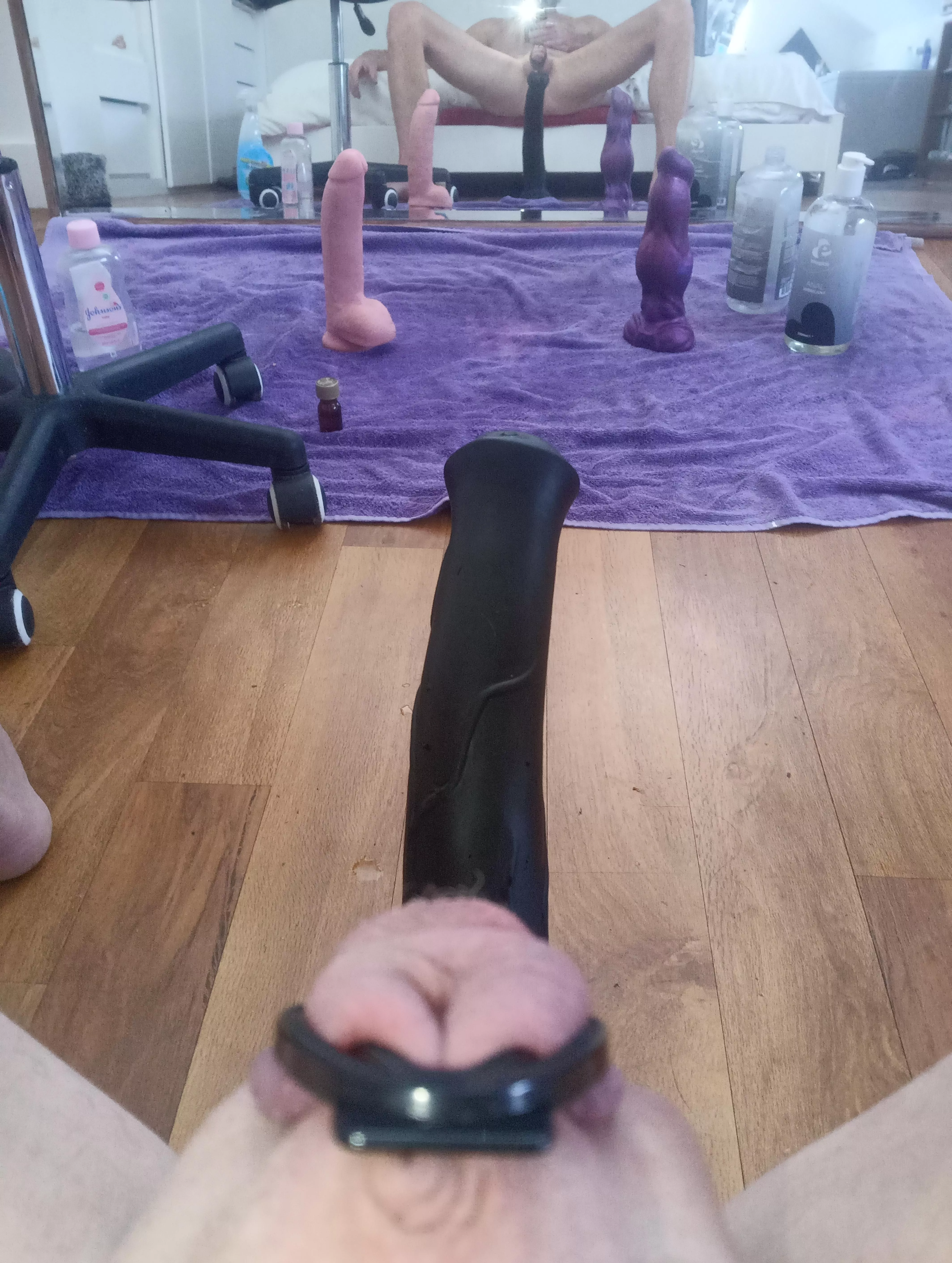 Please could someone tongue my cute clitty whilst I ride my 17