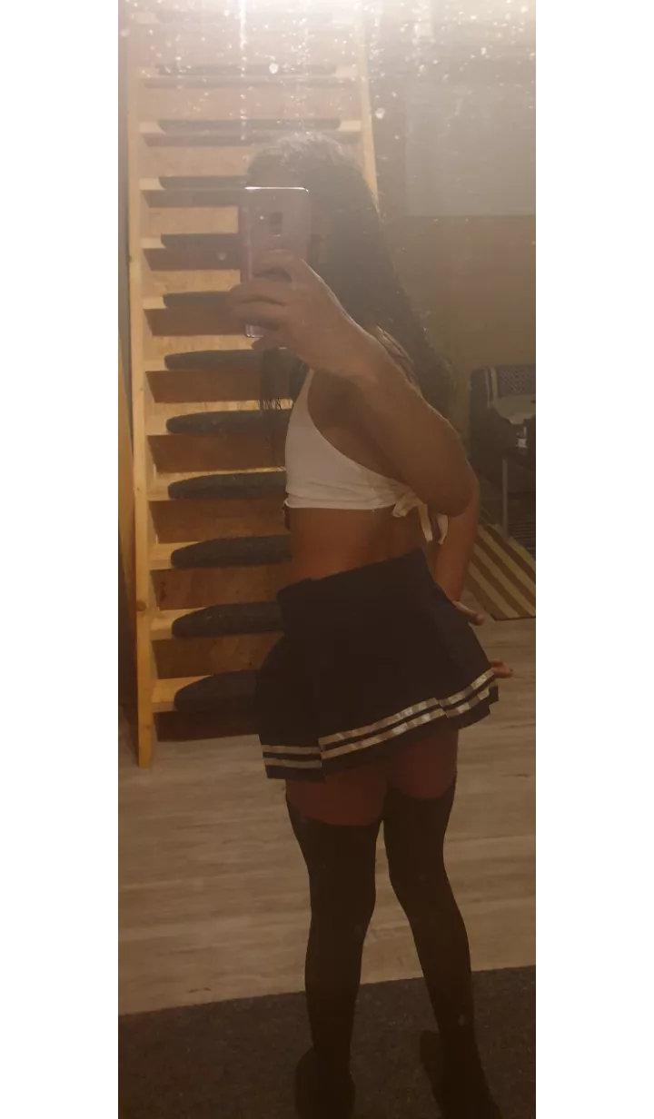 Ready to clock in ? Femboy Hooters Time ! ~