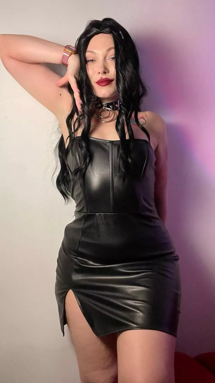 this outfit is perfect for a first date, isn't it