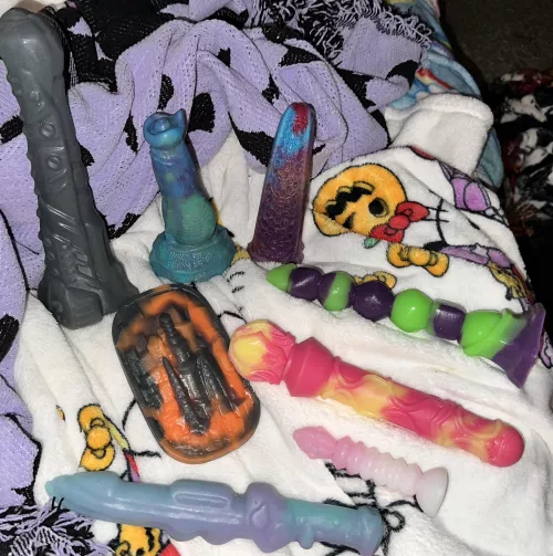 This weekend I was honoured to be a model for Erogeisha toys. And they let me take home a whole bunch of new toys that I fell in love with on set! I can’t even pick a favourite so better just keep trying till I have a top 5… right?  If there’s inte