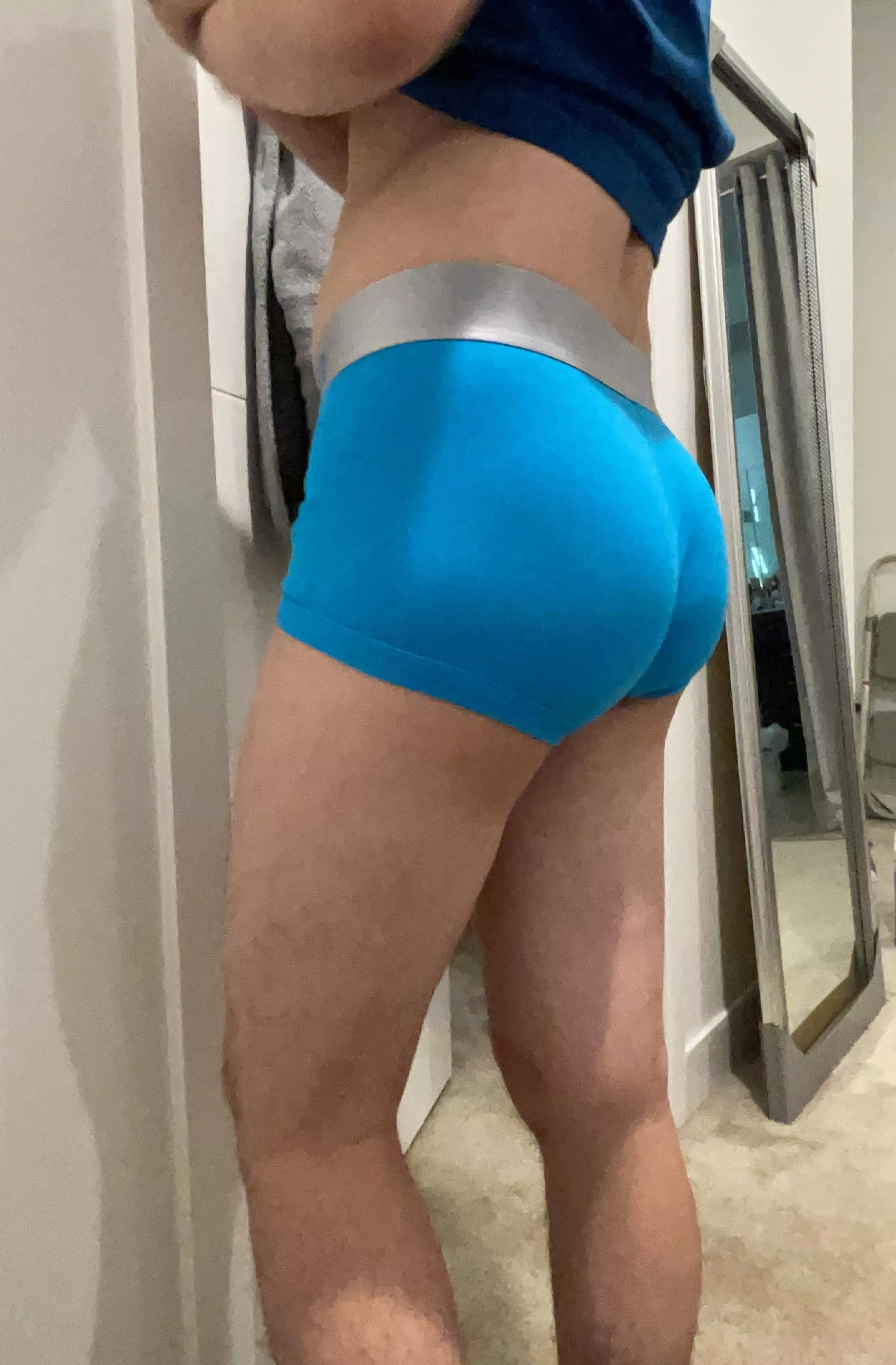 Blue looks good on me 