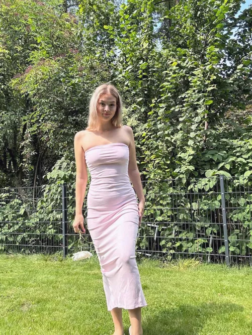 can i wear this dress to a wedding? or is the color inappropriate🙈