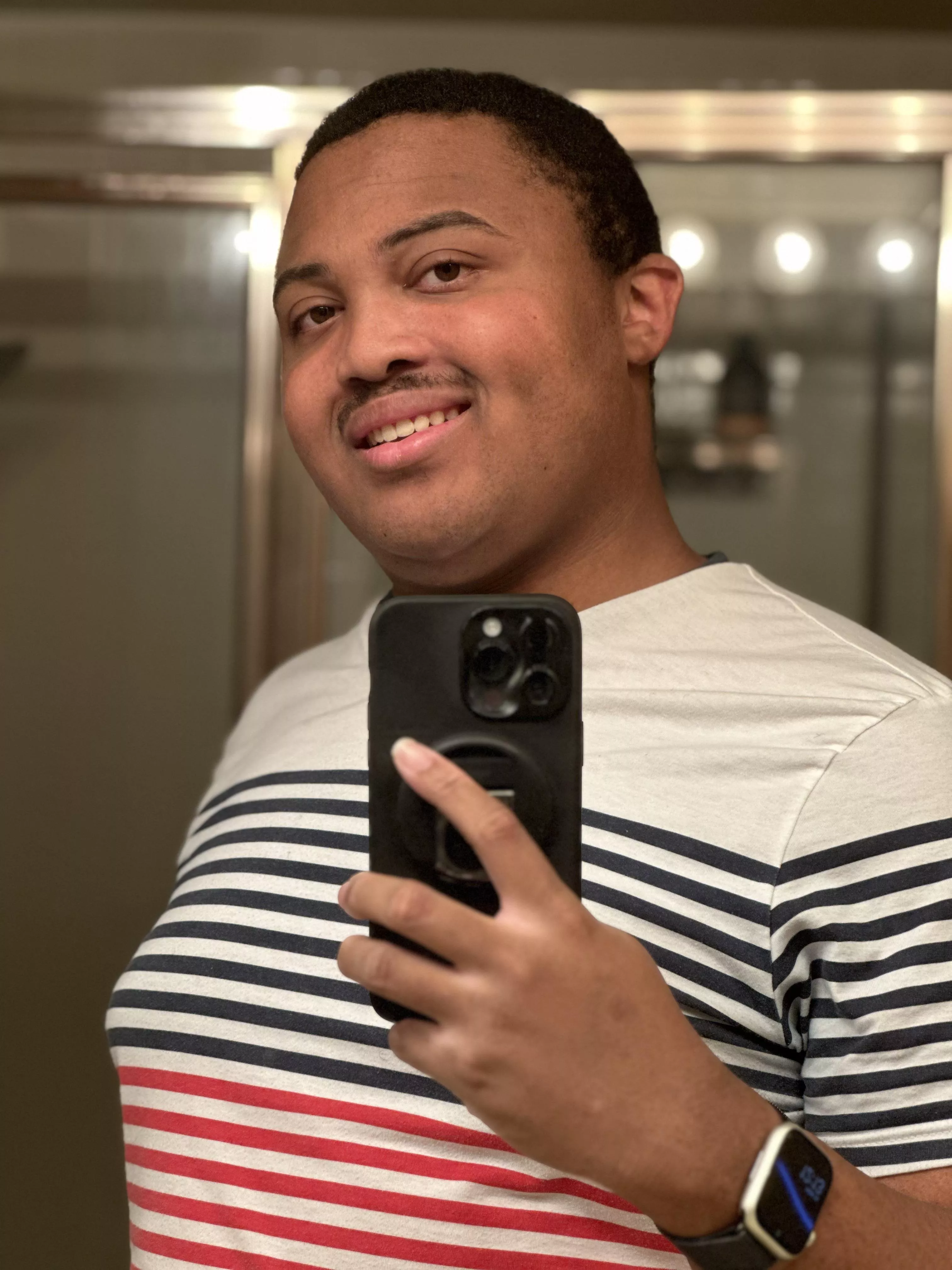 Did I shave my beard or did my beard just embark on a quest? Either way good morning! 