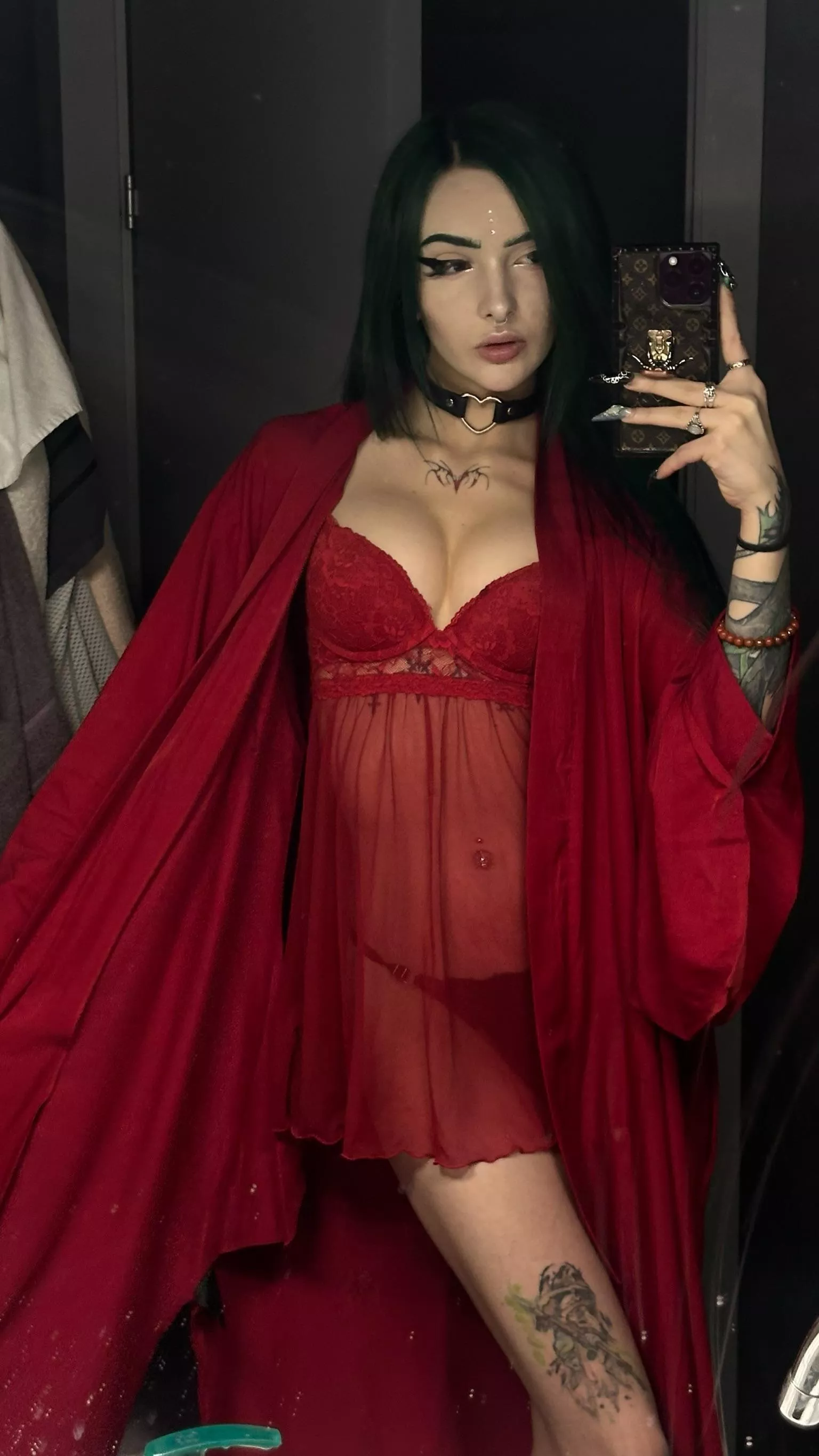 Do you think this outfit goes well with my nails