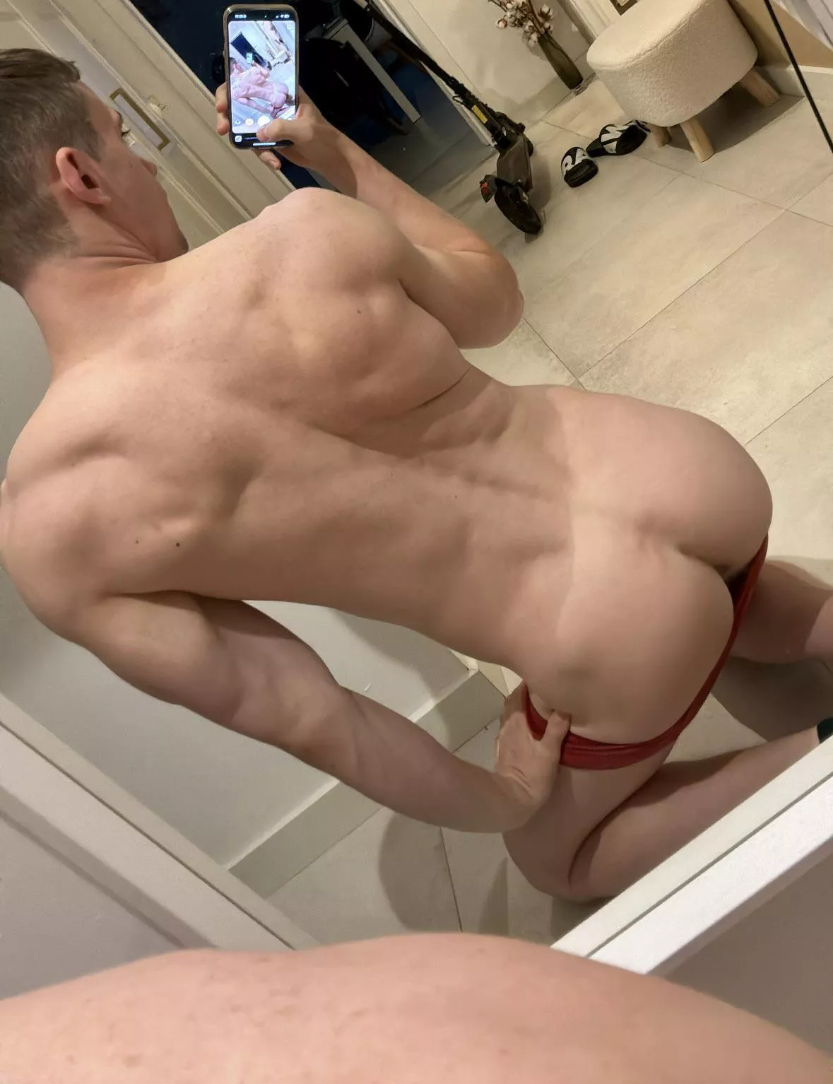 I have a complex about my little butt. How can I accept myself ? 