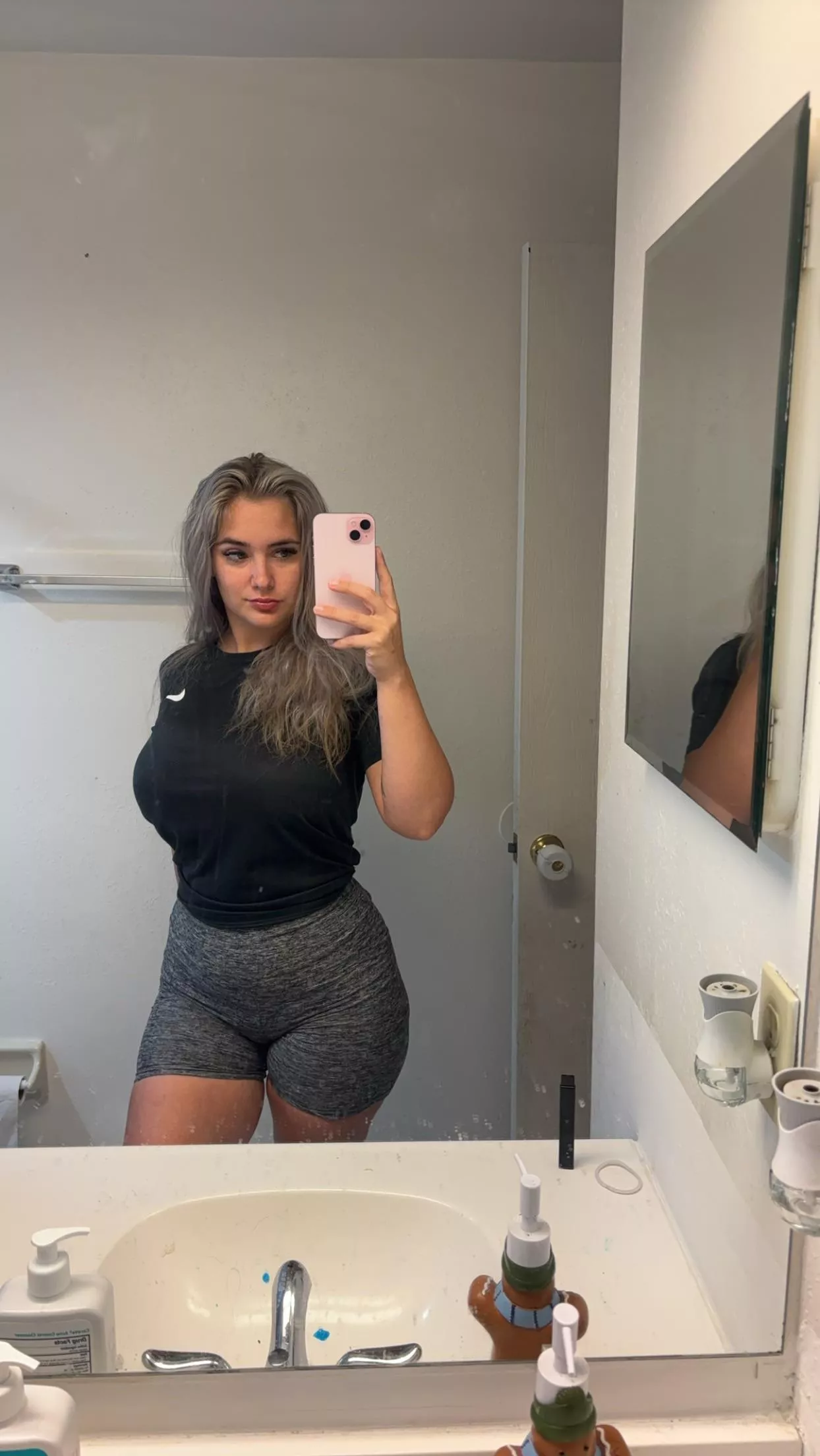 I like a tight fitting shirt 