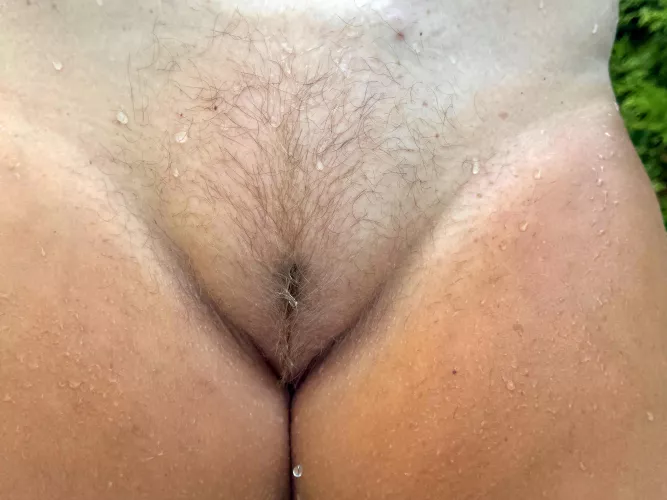 My wet pussy in the pool
