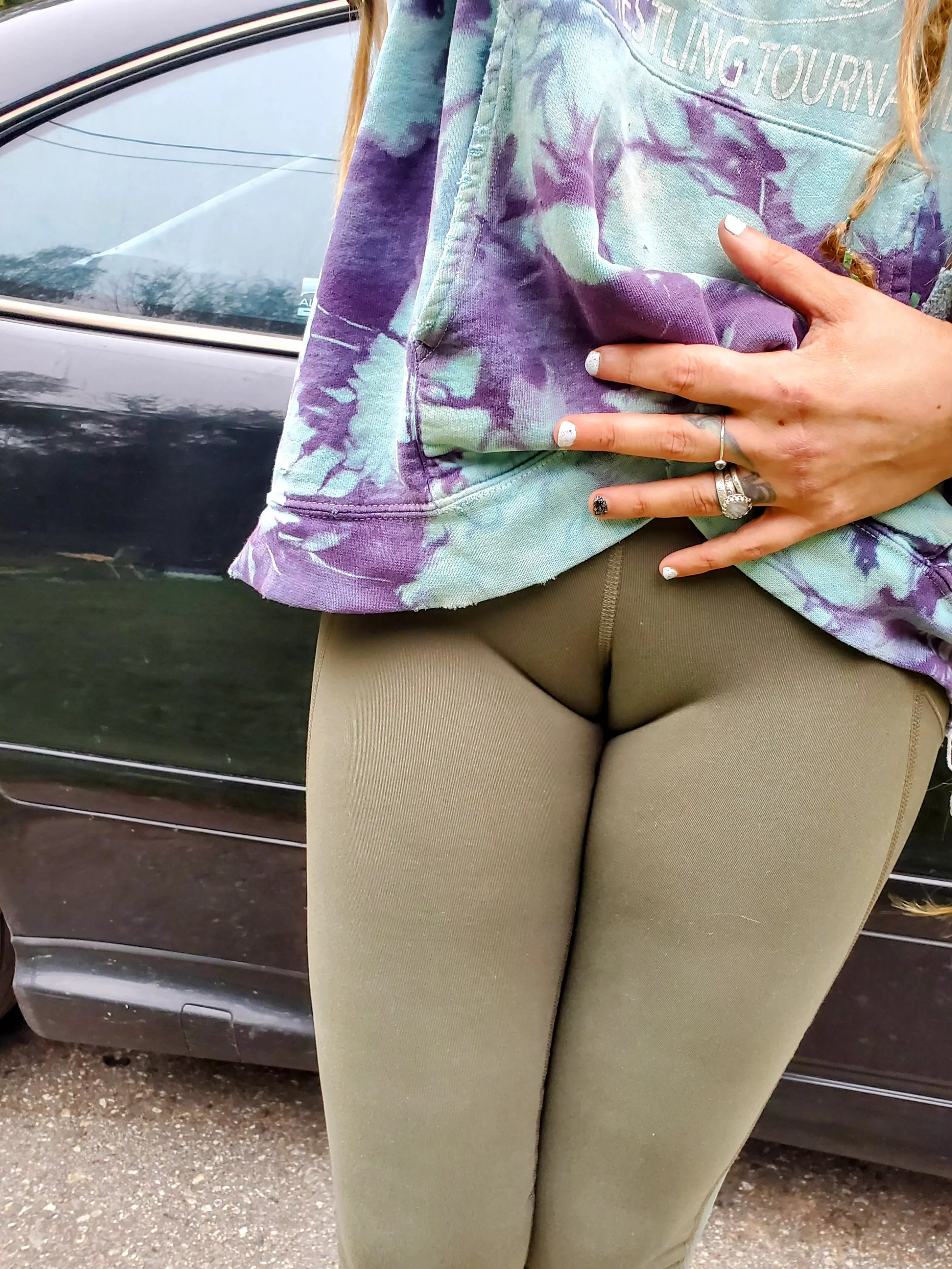 Ohhh she's lookin' mean in green today! 😻