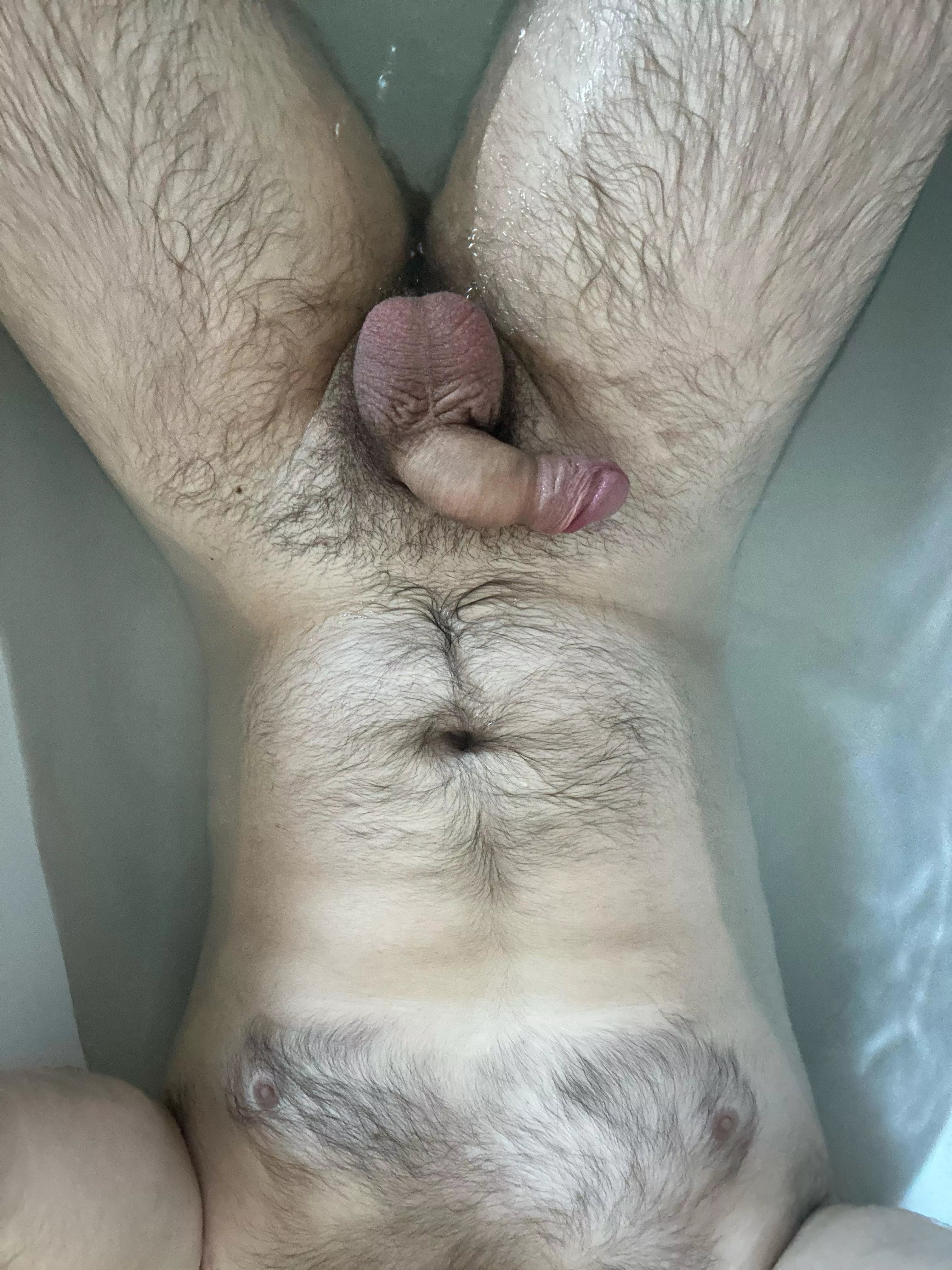 Small cock in the bath. Anyone wanna make it grow? 