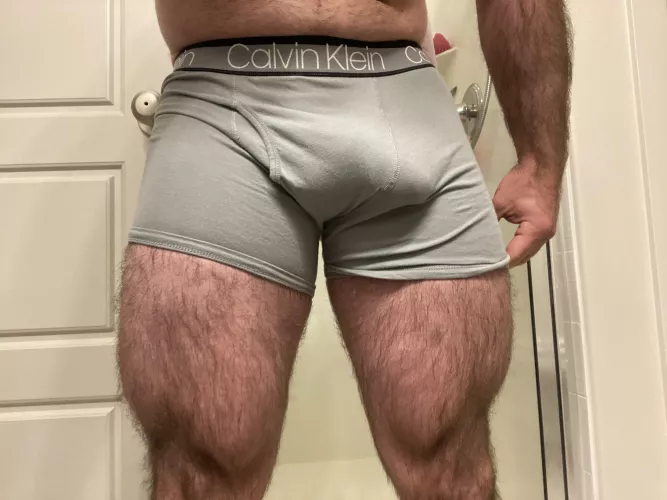 Those grey underwear make for a good picture 😈🍆 legs looking big 