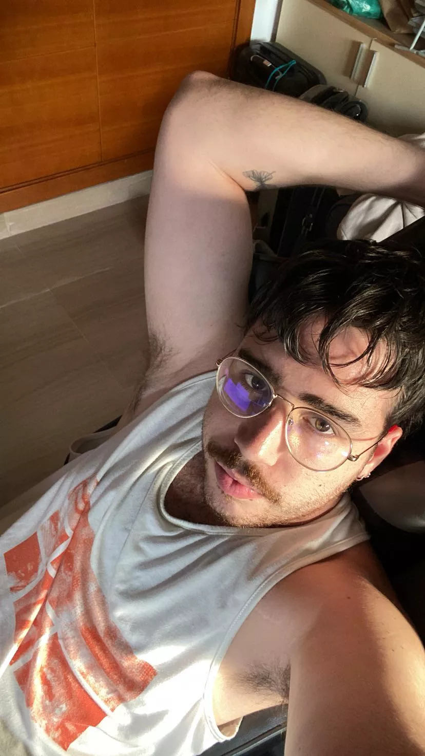 Working remotely today, trying to resist the urge to start gaming 😣