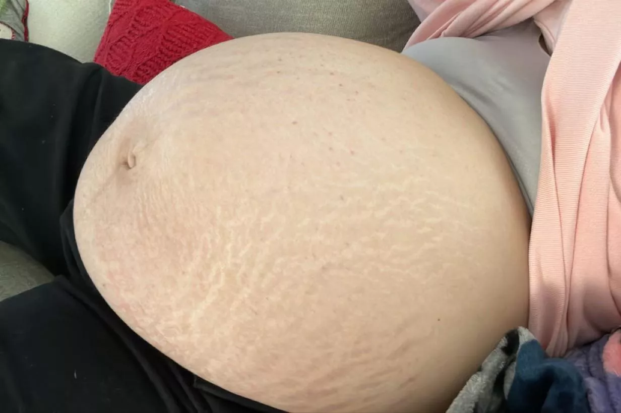 Would you cum on my pregnant belly? 🤰🏻