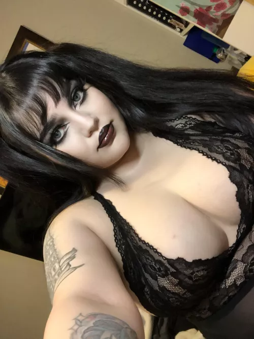 Am I too thick for you? 🤔🖤