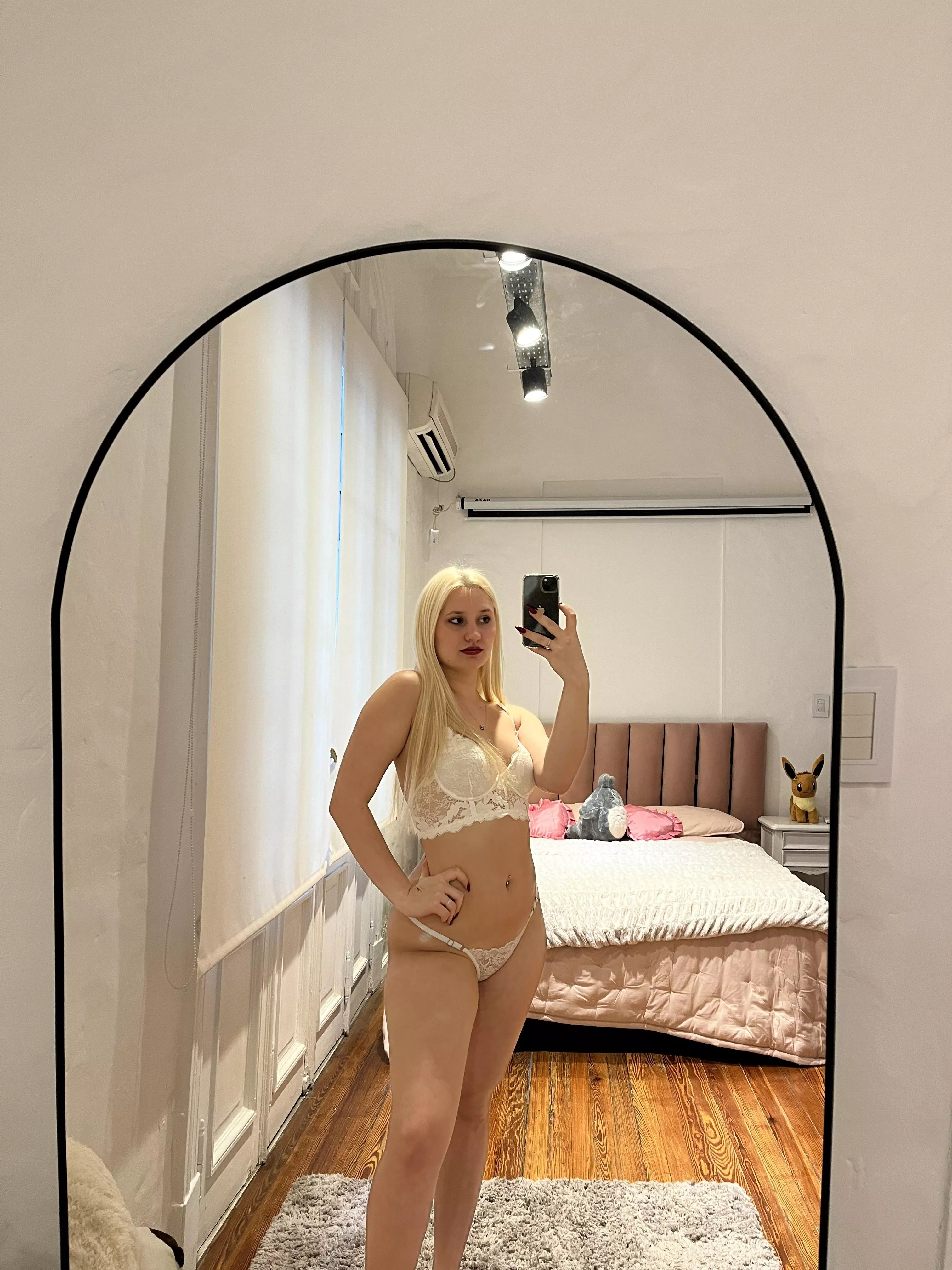 look at these curves, it's hot isn't