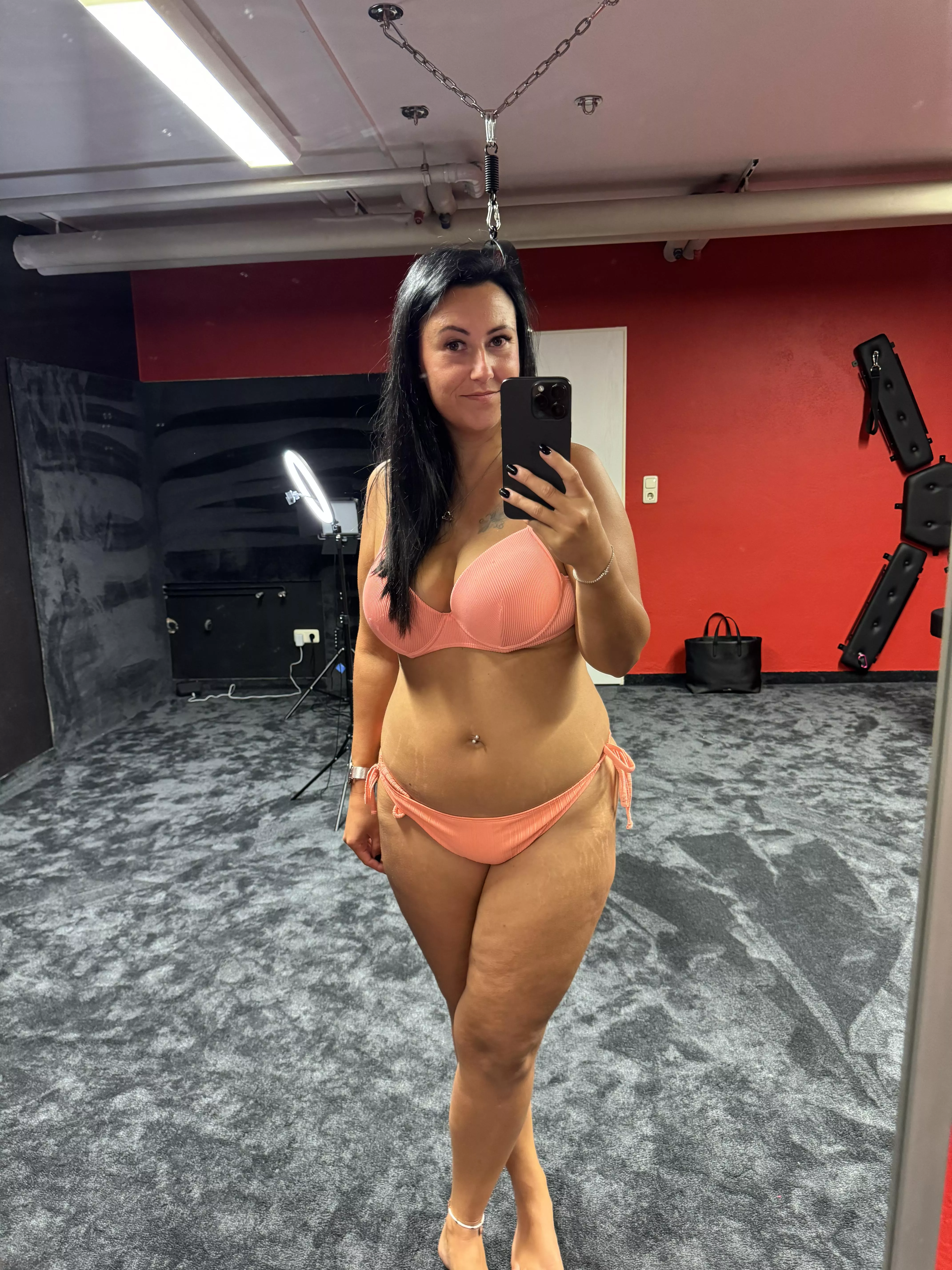 Mirror selfie: Do you like my bikini fit?