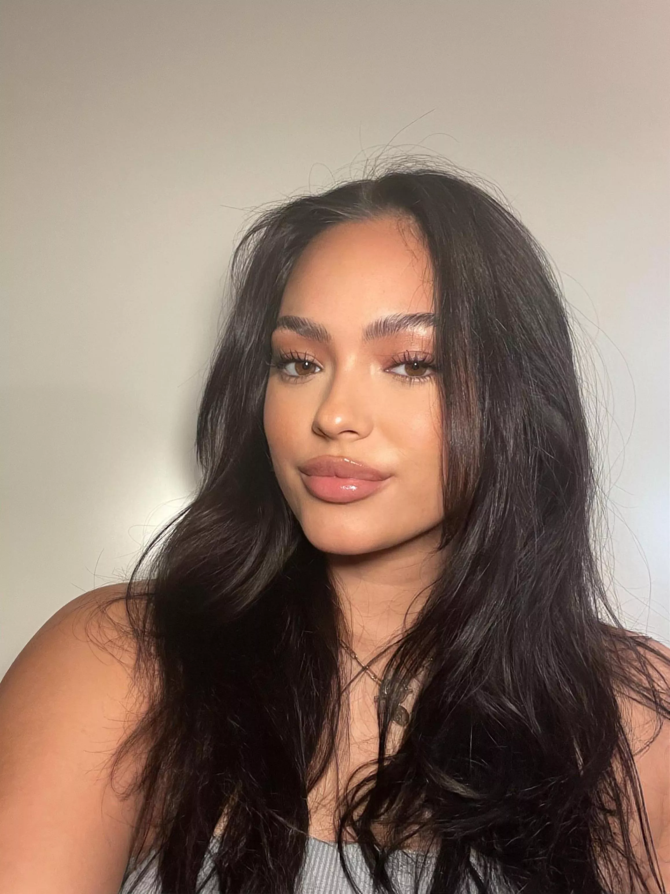 Are you attracted to a girl with simple looks.