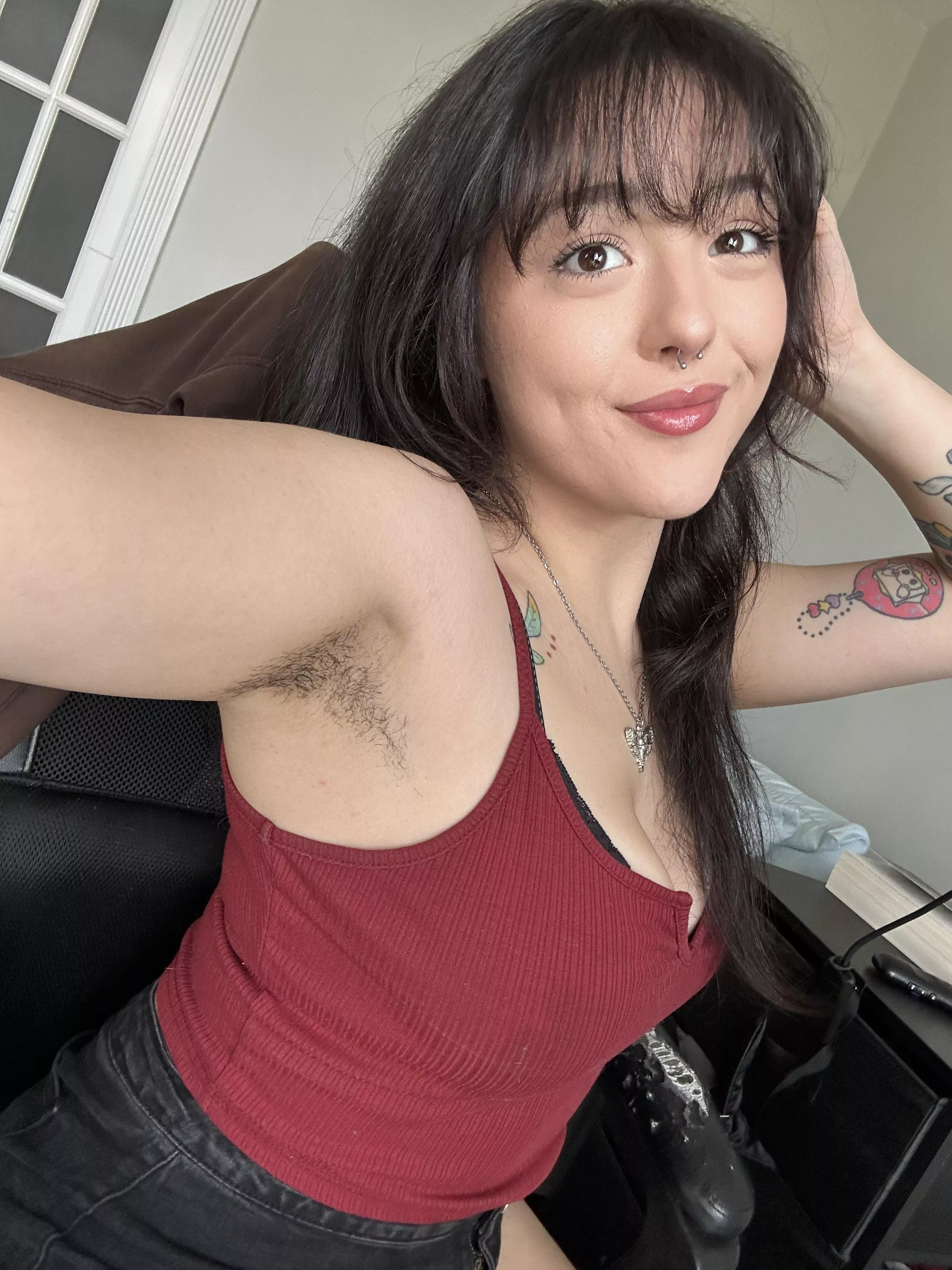 It excites me wie kiss my armpits