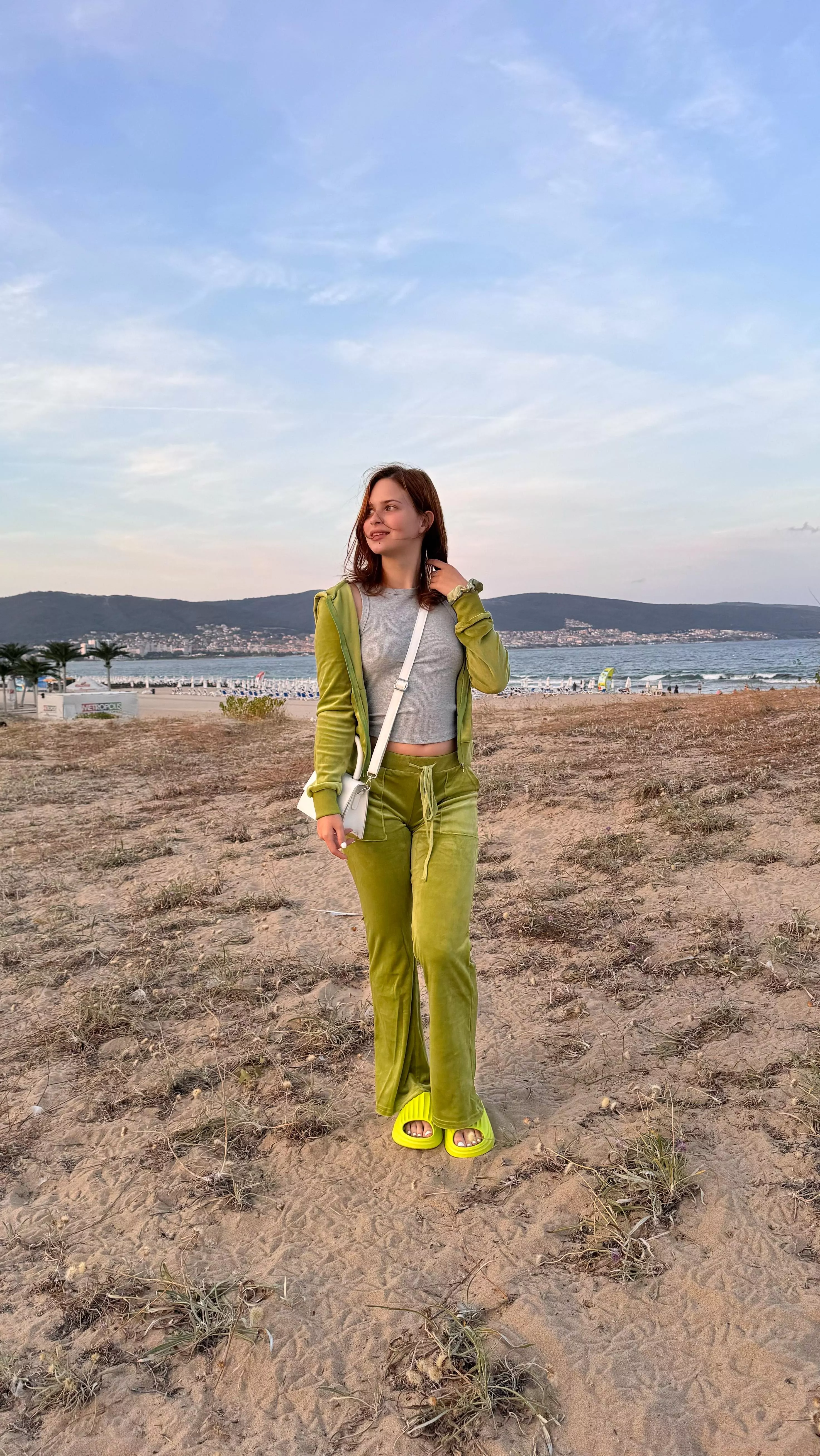 It's so much more refreshing to walk around like this 🤭