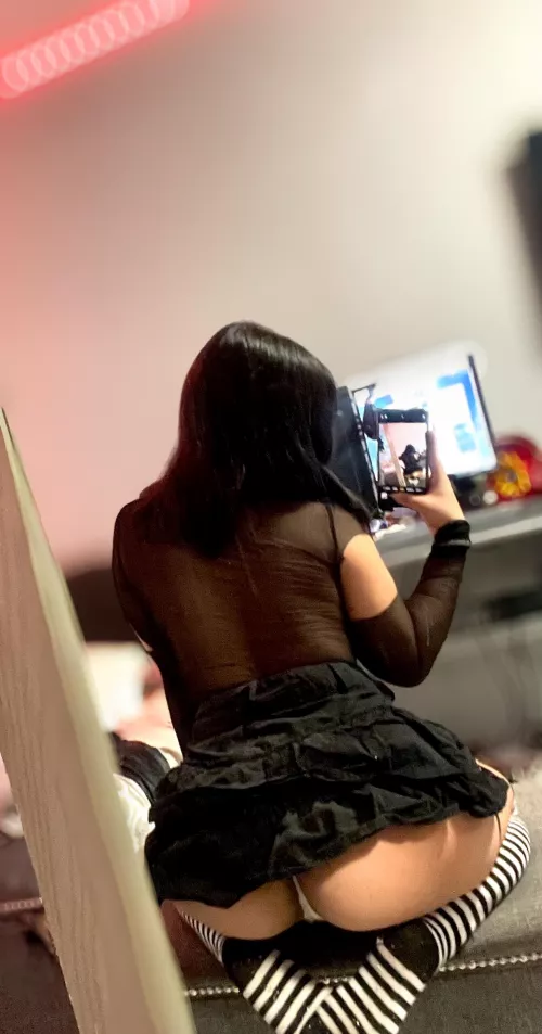 my skirt is too smoll D: