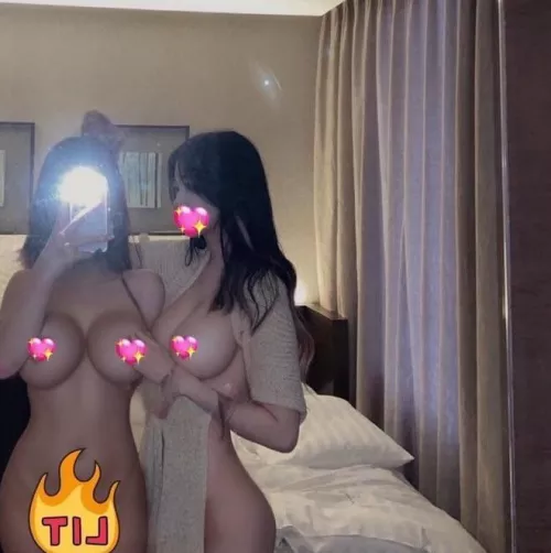 2 perfect Asians 😍