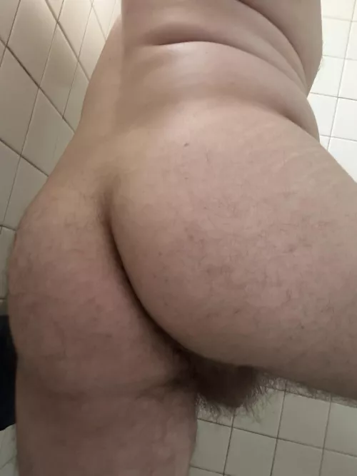 (23) Any big guys wanna cum on this?