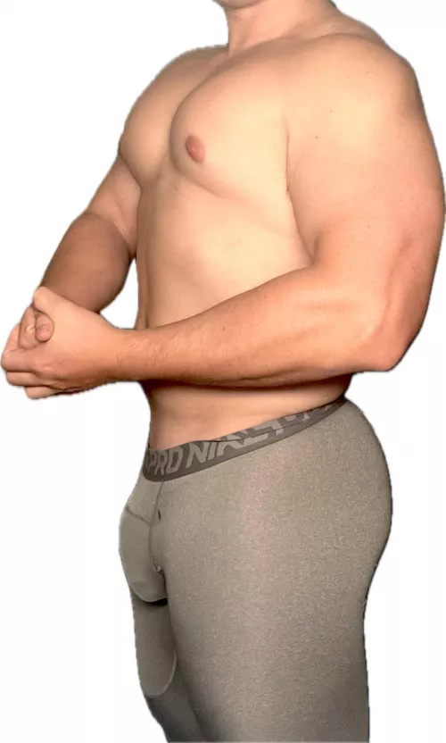 Compression pants at the gym are just an excuse to give a show