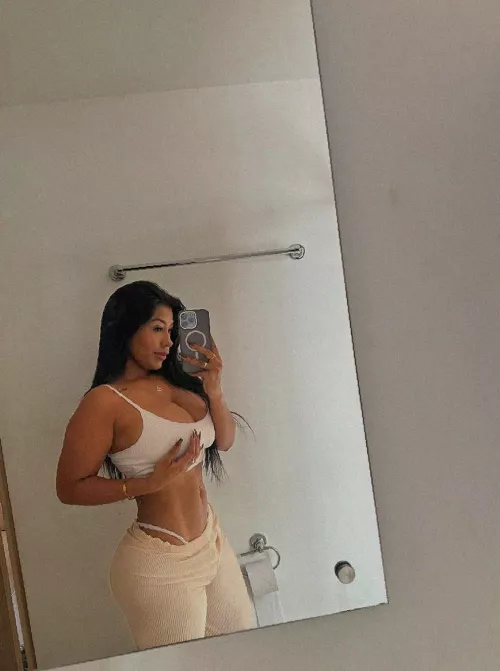 i am  the cutest >.<