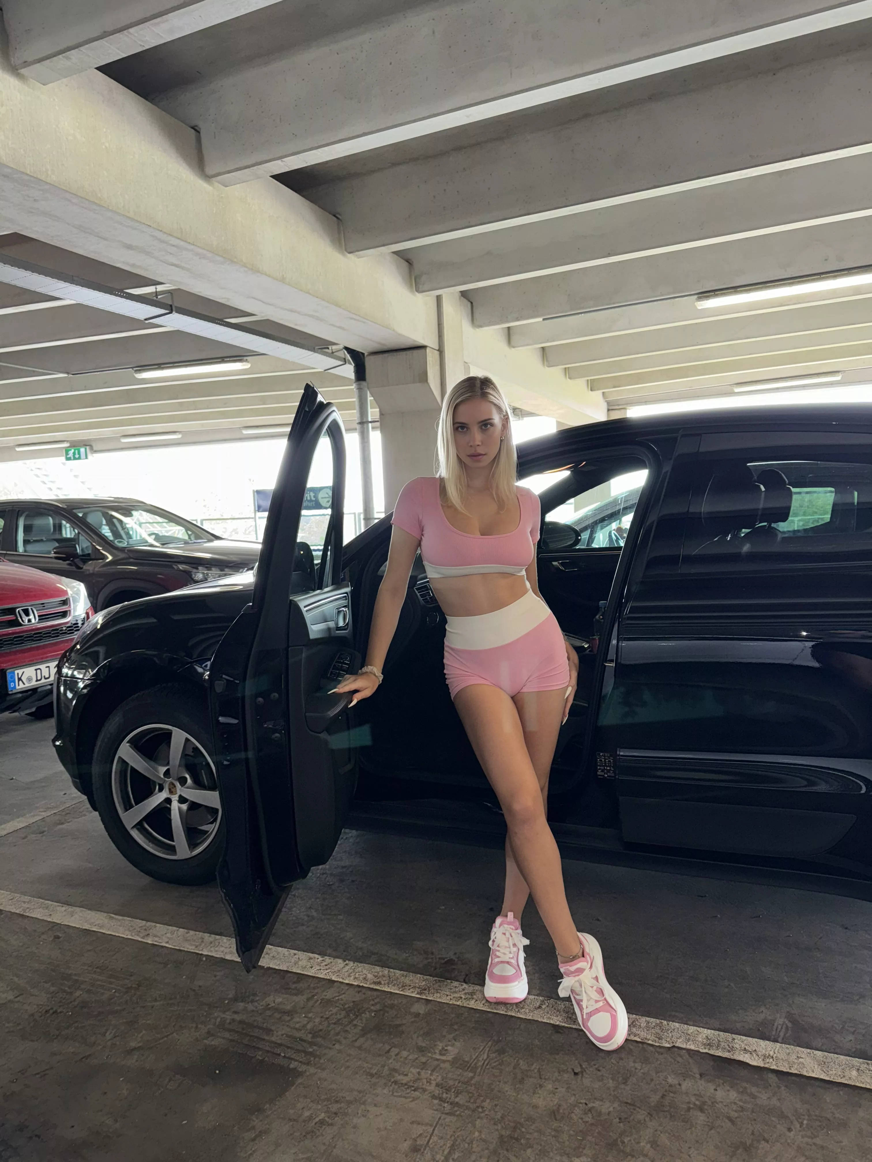 Need a rating from 1-10 real quick, 21F