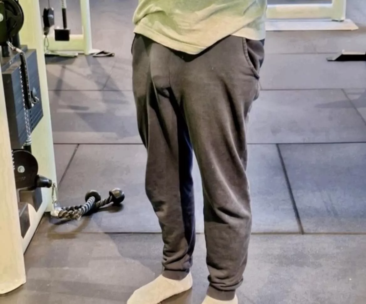 Saw a very fuckable ass at the gym ;) 