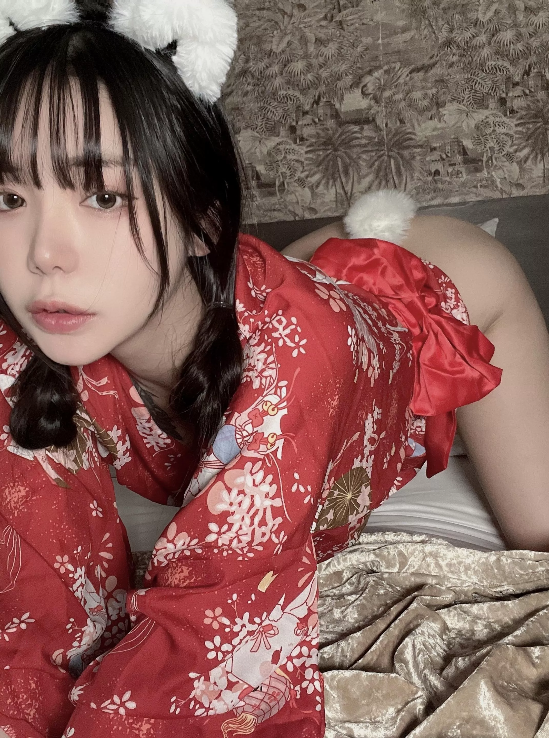 wake you up with a good morning kiss or more ;3