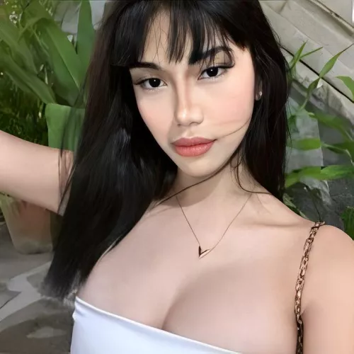 Wanna explore your dirtiest desires? Add me on Snapchat @sofiazfx and let’s go all out 😉