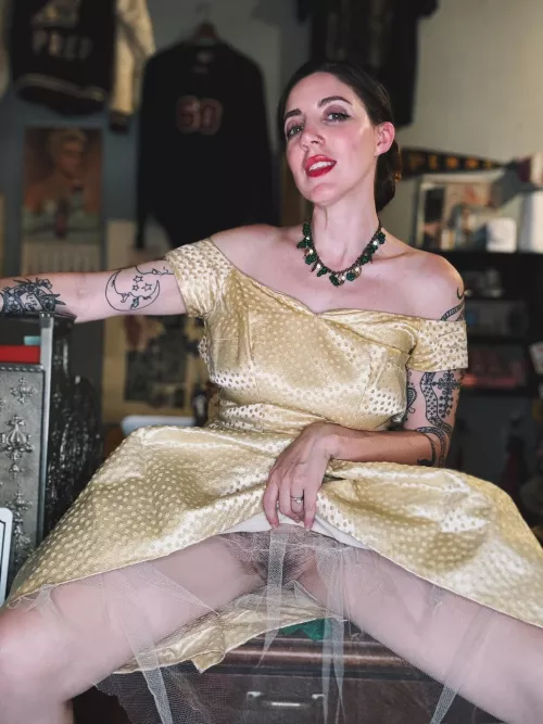 Went to a fancy event, forgot my panties at home