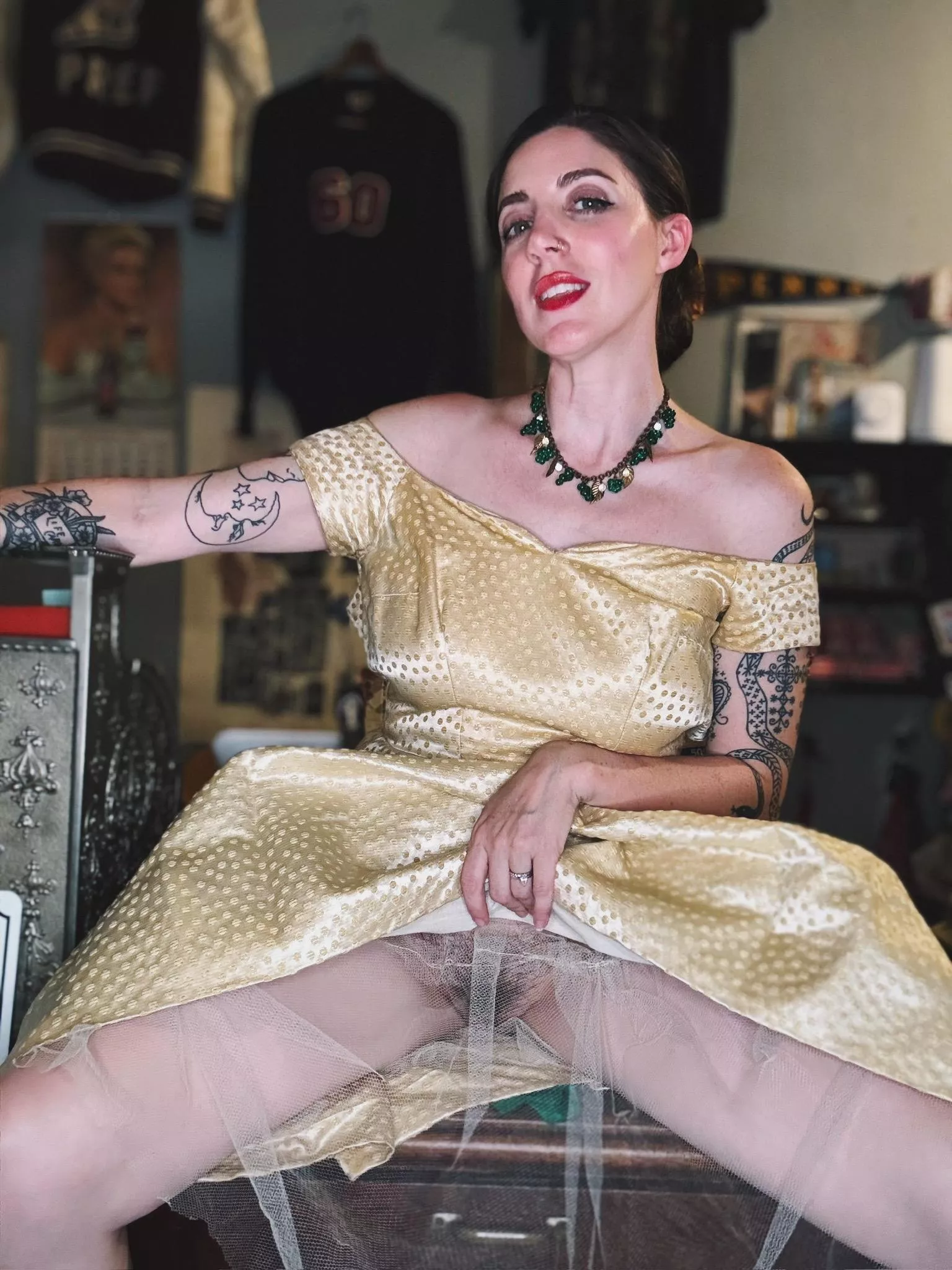 Went to a fancy event, forgot my panties at home